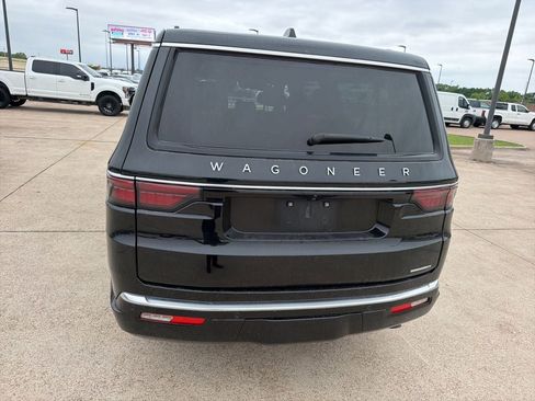 Used 2024 Jeep Wagoneer L Series II w/ Flexible Seating Group RWD image 12