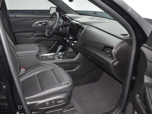 Used 2023 Chevrolet Traverse Premier image 11