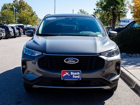 Used 2025 Ford Escape SE FWD image 2