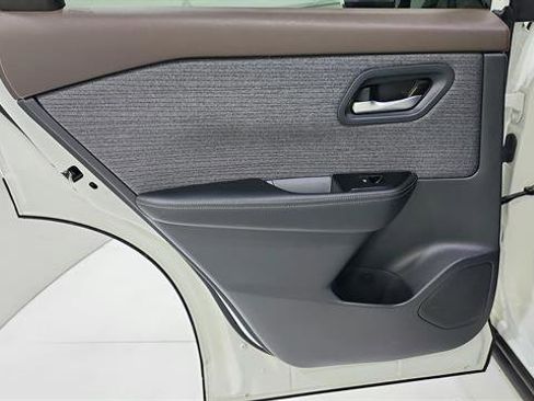 Certified 2022 Nissan Rogue SV FWD image 22