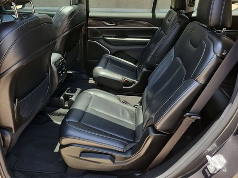 Used 2022 Jeep Grand Cherokee L Limited AWD/4WD image 26