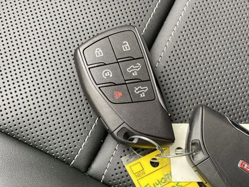 Used 2025 GMC Sierra EV Denali AWD/4WD image 27