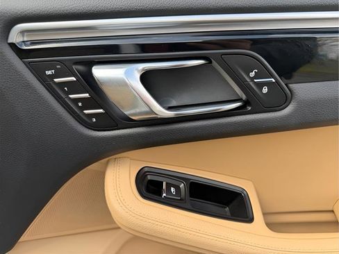Used 2017 Porsche Macan S image 39