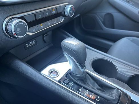Used 2025 Nissan Altima 2.5 SV FWD image 30