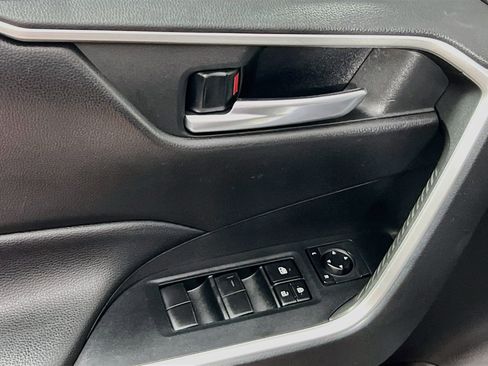 Used 2019 Toyota RAV4 XLE w/ Convenience Package FWD image 16