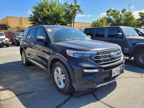 Used 2023 Ford Explorer XLT w/ Equipment Group 202A RWD image 3