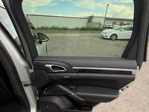 Used 2012 Porsche Cayenne S AWD/4WD image 19