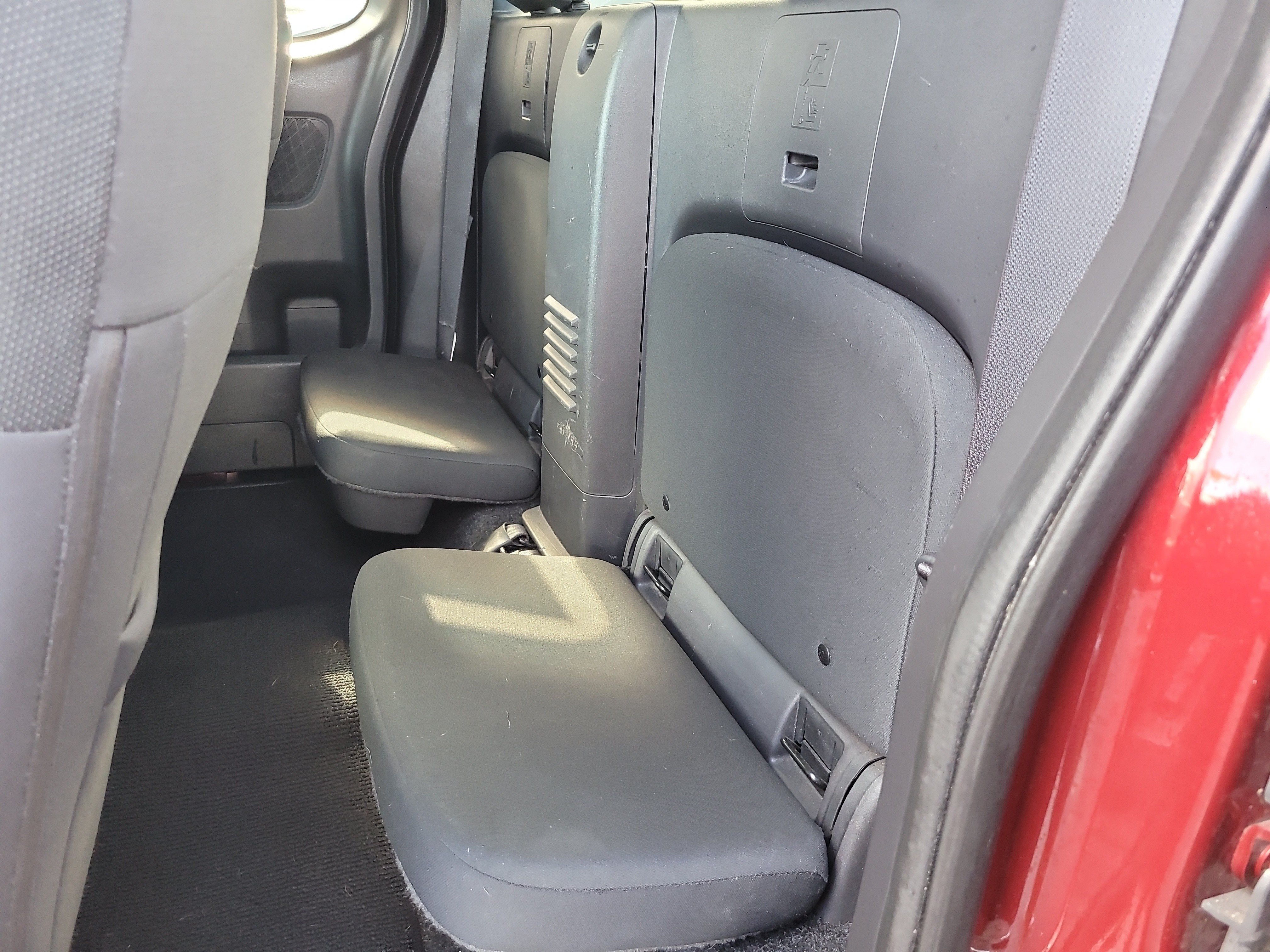 Used 2022 Nissan Frontier SV w/ Technology Package RWD image 12