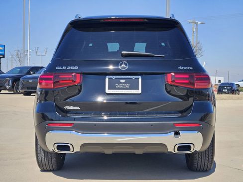 Used 2025 Mercedes-Benz GLB 250 4MATIC image 8