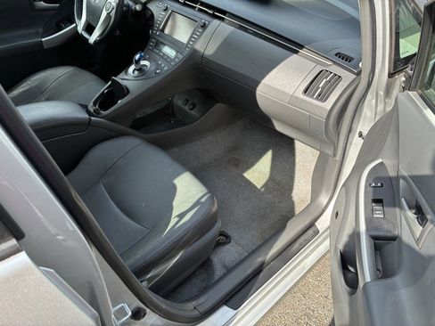 Used 2010 Toyota Prius Five image 19