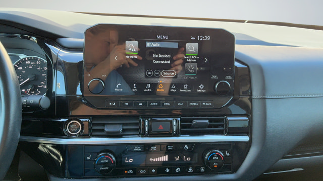 Used 2022 Nissan Pathfinder SL FWD image 16