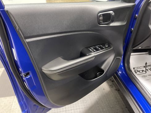 Used 2023 Hyundai Venue Limited image 10