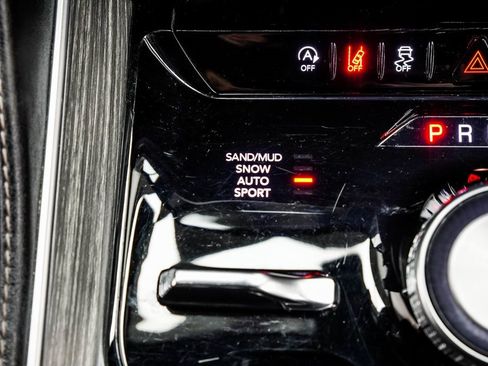 Used 2024 Jeep Wagoneer L Series II w/ Flexible Seating Group image 23