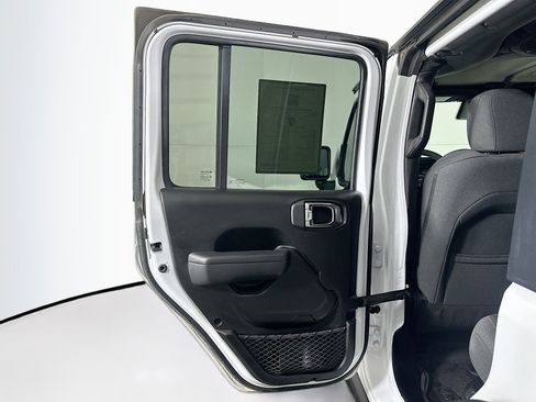 Used 2025 Jeep Wrangler Willys image 24