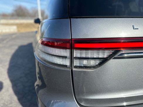 Used 2021 Lincoln Aviator Reserve w/ Equipment Group 210A image 10