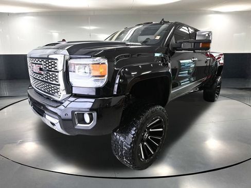 Used 2019 GMC Sierra 2500 Denali w/ Duramax Plus Package image 12