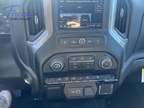 New 2026 Chevrolet Silverado 1500 Custom Trail Boss w/ LPO, Dark Essentials Package AWD/4WD image 9
