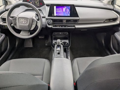 Used 2025 Toyota Prius LE image 30