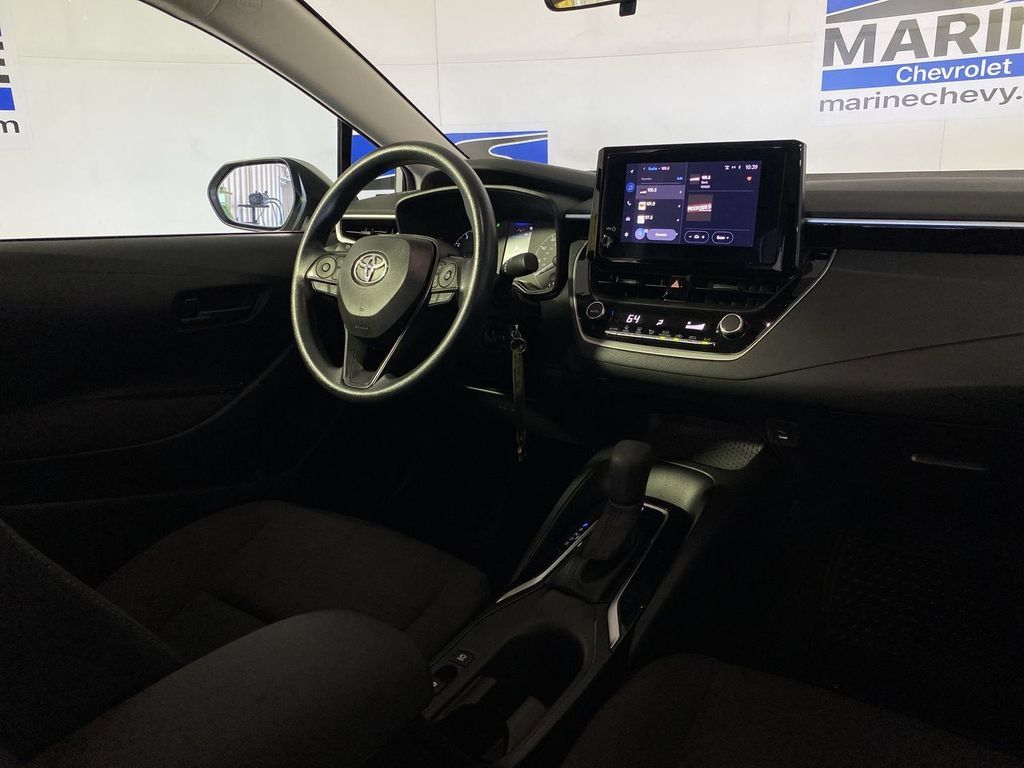 Used 2025 Toyota Corolla LE FWD image 25