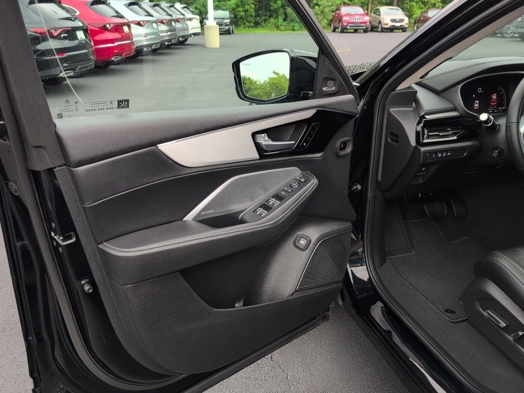 Certified 2026 Acura MDX w/ Technology Package AWD/4WD image 8