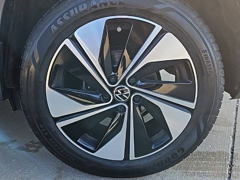 Used 2024 Volkswagen Taos SE image 9