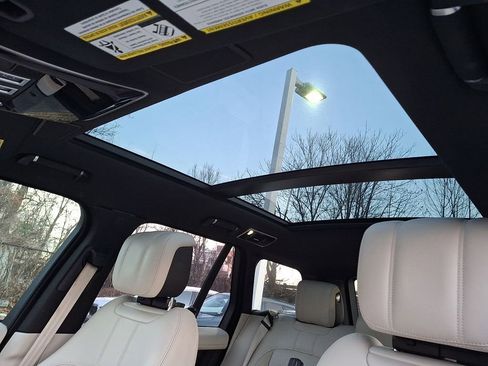 Used 2022 Land Rover Range Rover Westminster Edition image 11