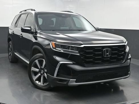 Used 2023 Honda Pilot Touring image 1