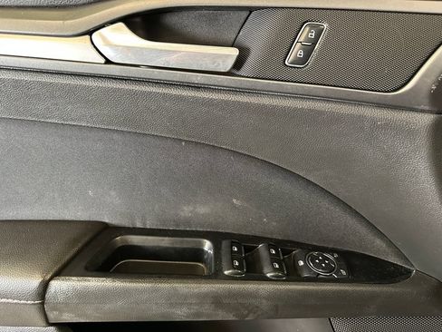 Used 2015 Ford Fusion SE FWD image 19