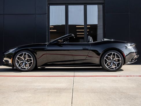 Used 2019 Aston Martin DB11 Volante RWD image 10