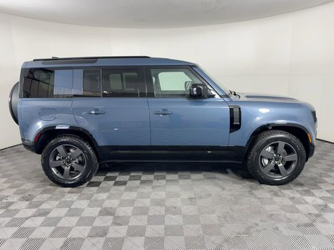 New 2026 Land Rover Defender 110 X-Dynamic SE image 9