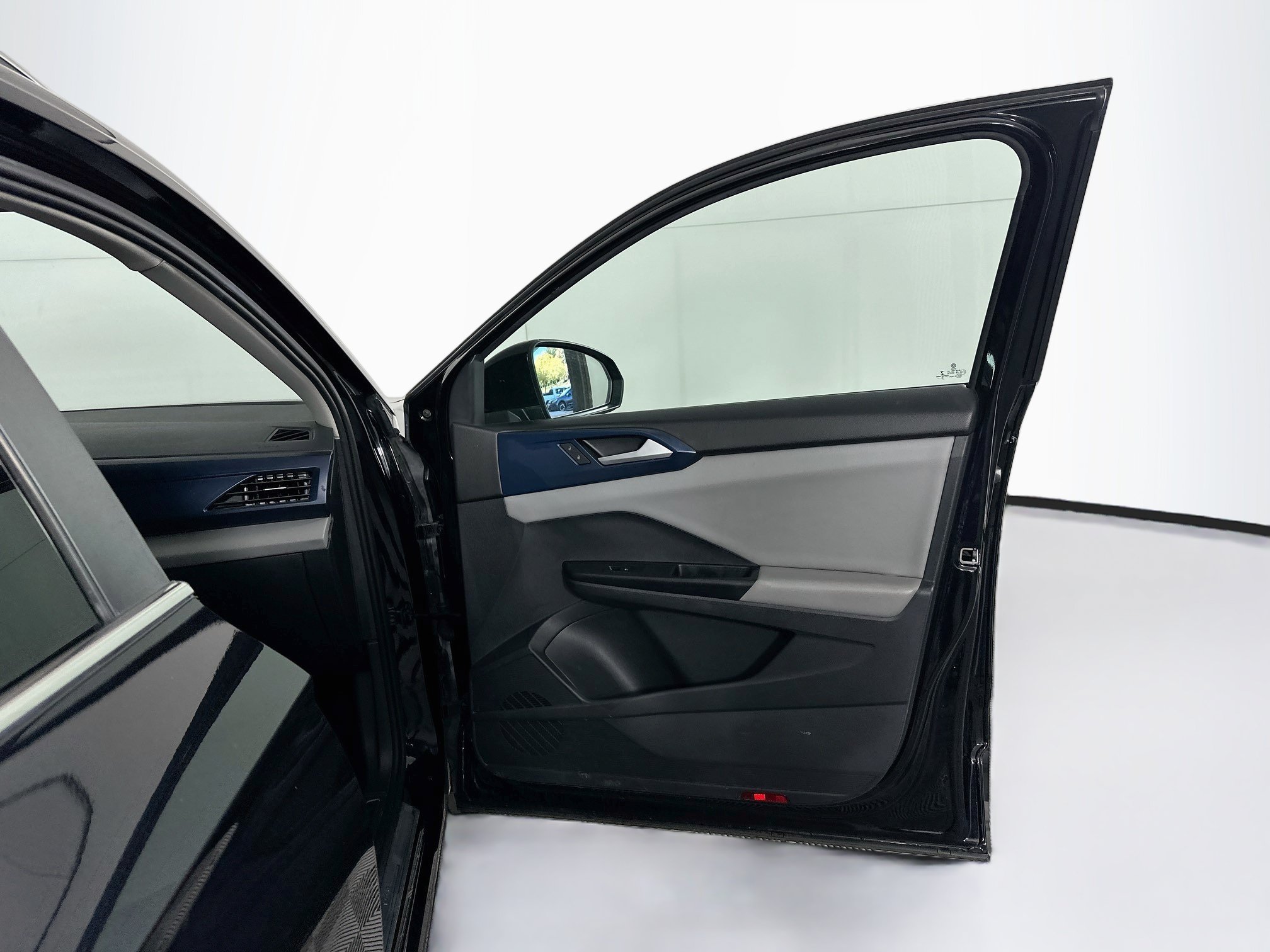 Used 2023 Volkswagen Taos SE FWD image 30