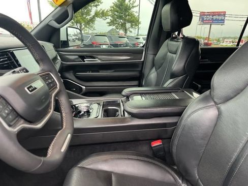 Used 2022 Jeep Wagoneer Series II RWD image 9