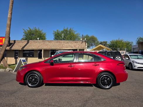 Used 2020 Toyota Corolla LE image 3