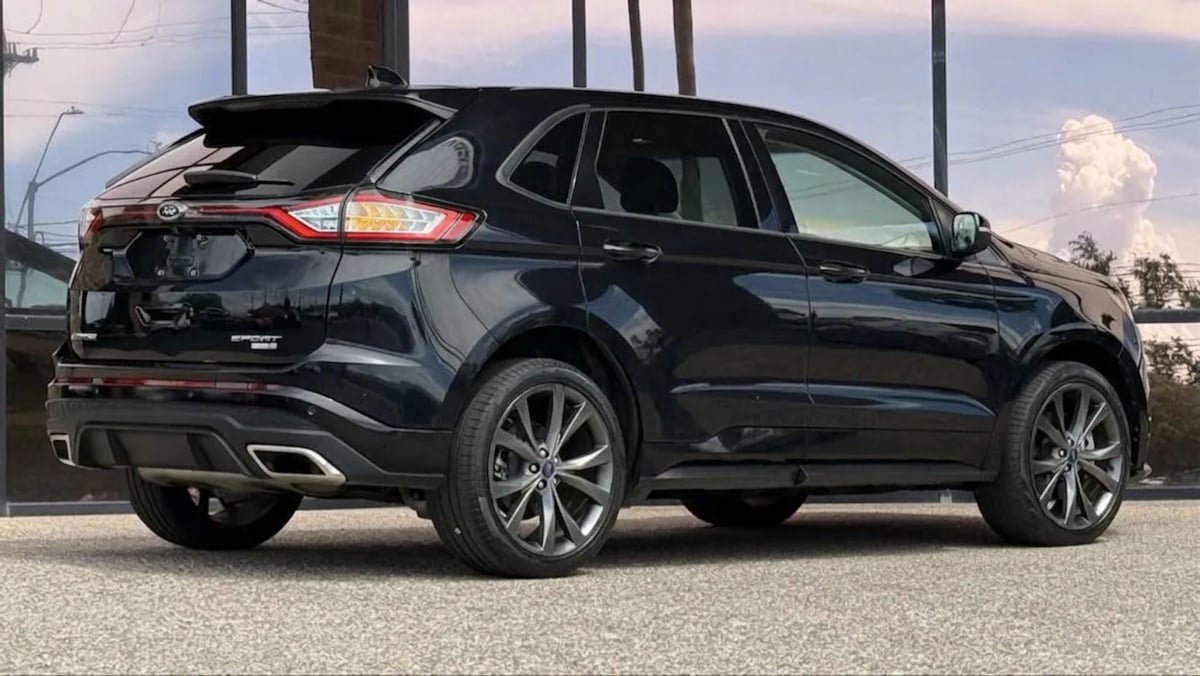 Used 2017 Ford Edge Sport w/ Technology Package AWD/4WD image 13