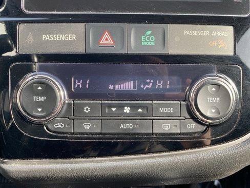 Used 2018 Mitsubishi Outlander GT image 28