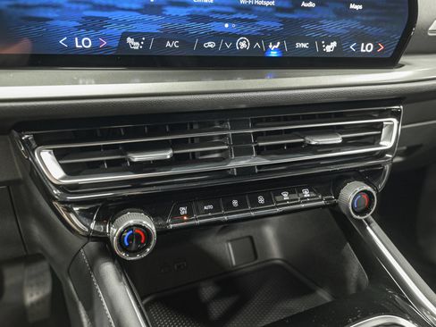 Used 2024 Chevrolet Traverse LS FWD image 22