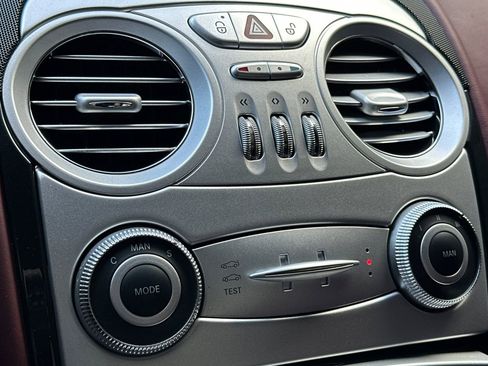 Used 2005 Mercedes-Benz SLR image 21