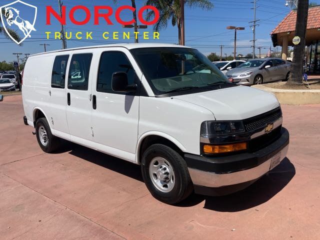 Used 2018 Chevrolet Express 2500 w/ Driver Convenience Package RWD image 3
