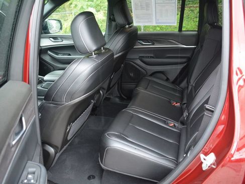 Used 2024 Jeep Grand Cherokee Limited AWD/4WD image 22
