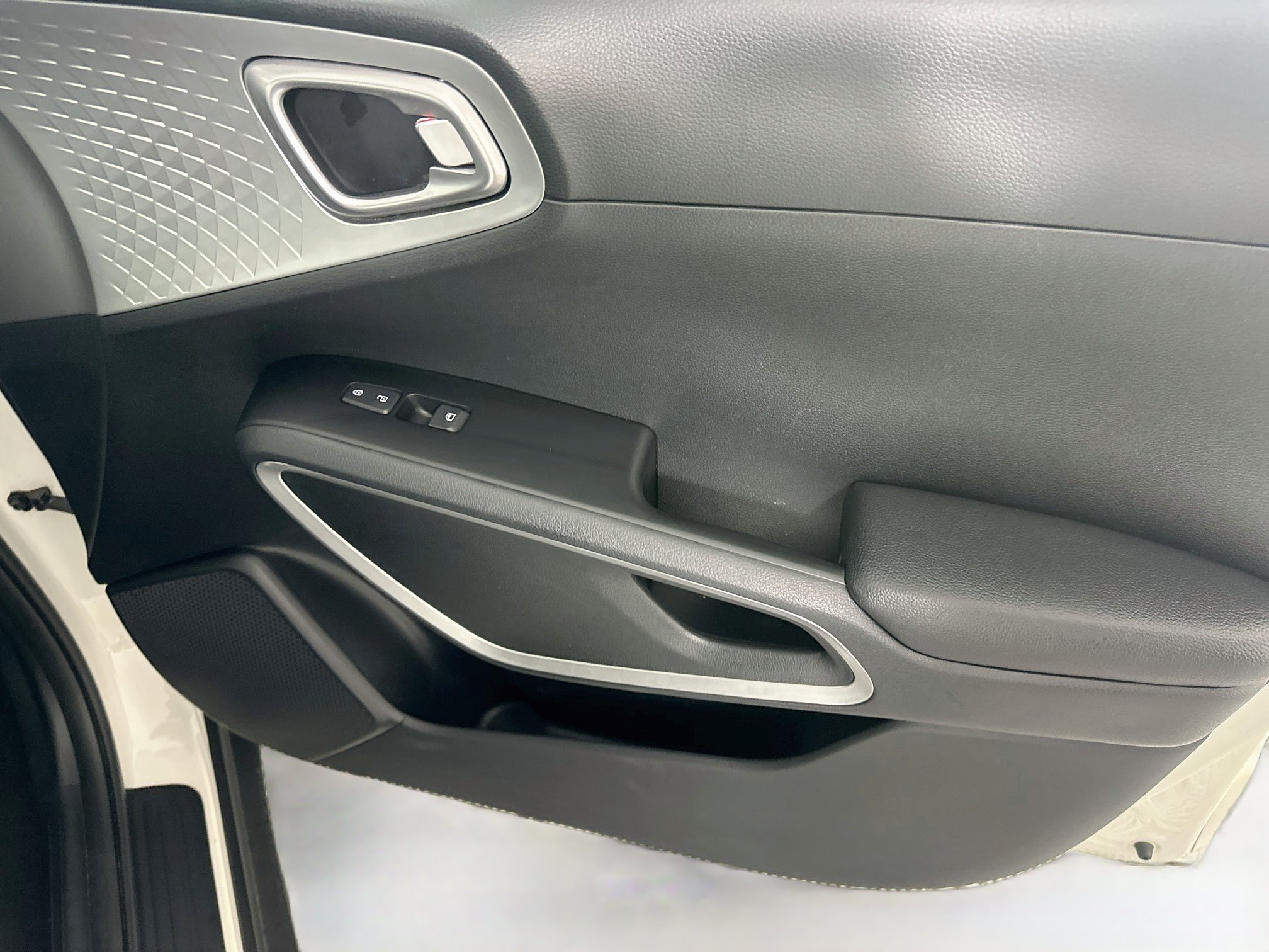 Used 2025 Kia Soul LX w/ LX Technology Package FWD image 29