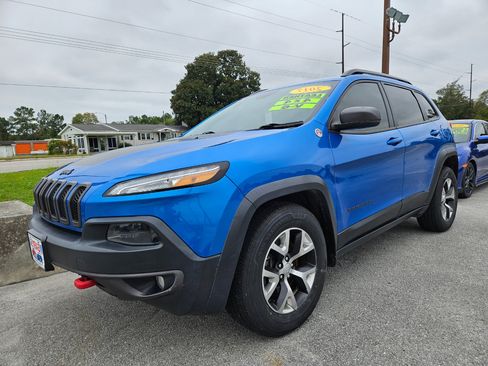 Used 2017 Jeep Cherokee Trailhawk w/ Comfort/Convenience Group image 26