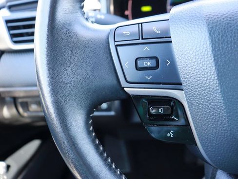 Used 2025 Toyota Camry SE FWD image 21
