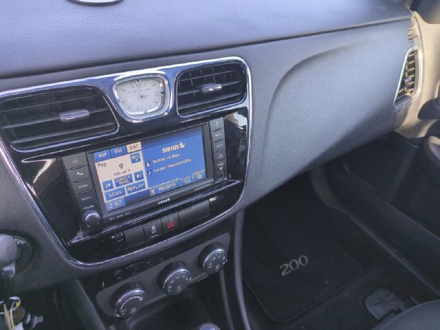Used 2011 Chrysler 200 Touring FWD image 10