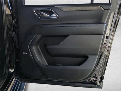 Used 2023 Chevrolet Suburban LT w/ Luxury Package image 10