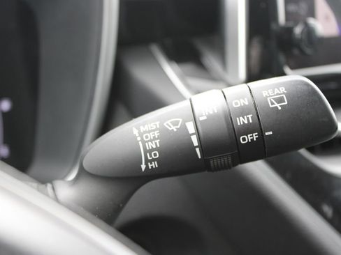 Used 2024 Toyota Corolla Cross XLE image 37