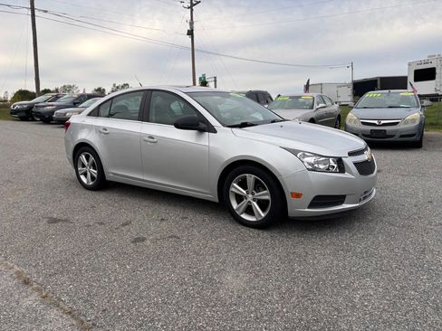 Used 2014 Chevrolet Cruze LT image 2