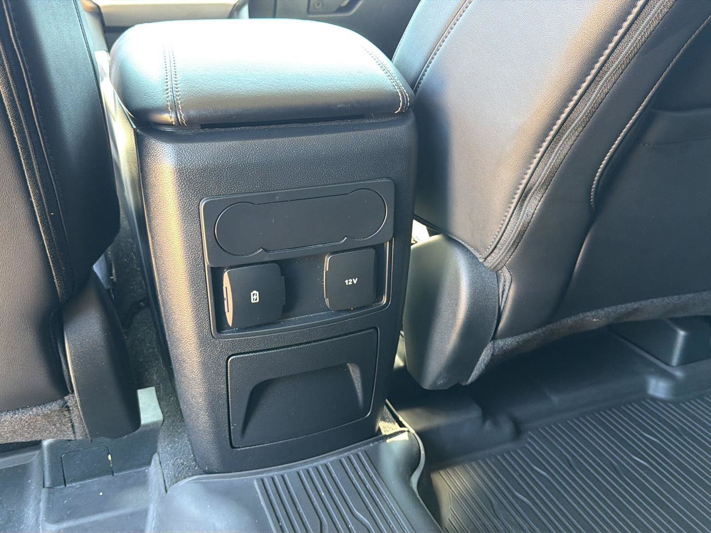 Used 2024 Ford Explorer XLT w/ Equipment Group 202A RWD image 13
