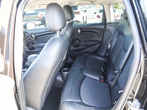 Used 2022 MINI Cooper 4-Door Hardtop image 18