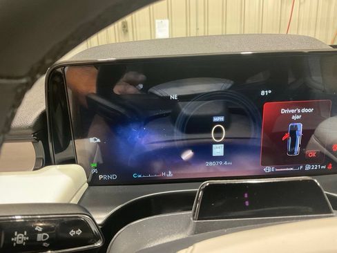 Used 2025 Lincoln Aviator Reserve w/ Equipment Group 201A AWD/4WD image 17