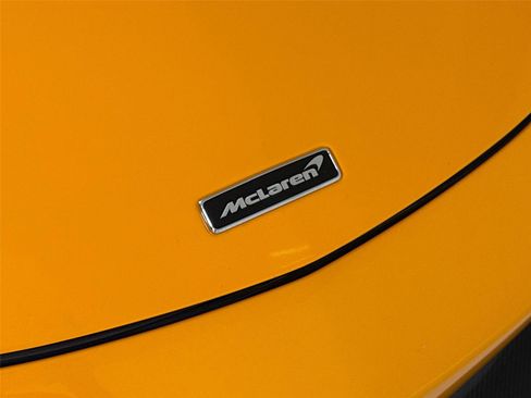 Used 2020 McLaren 600LT Spider image 28